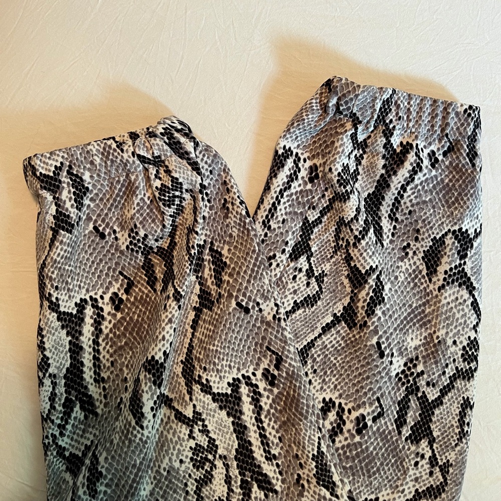 Express Python Print Pants - Picture 5 of 5